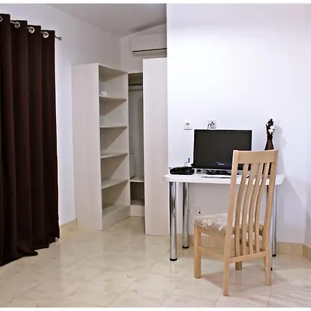 Chantal Gostinjska kuća 4*